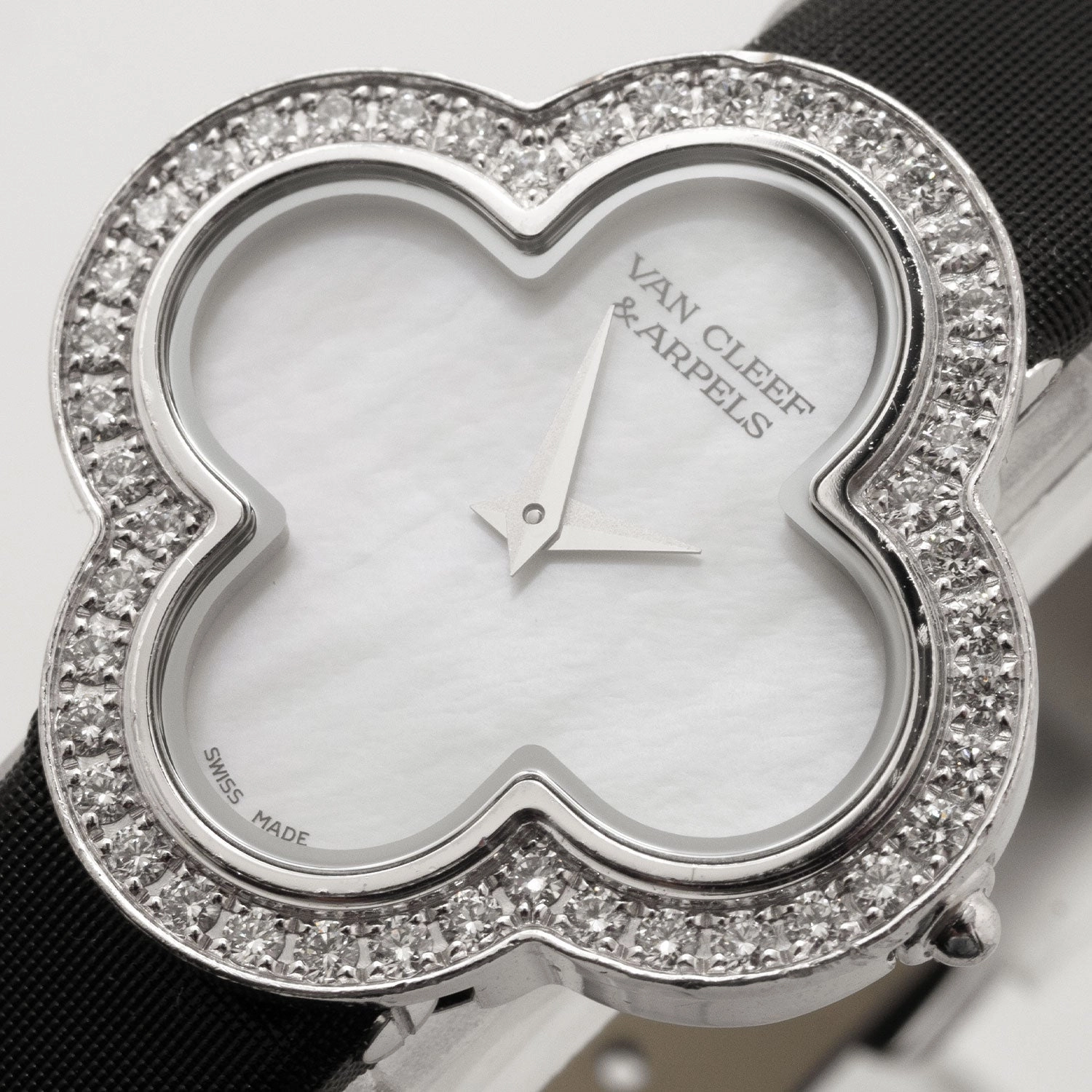 Alhambra Wristwatch 18K Whitegold Perlmutt Dial - HH59335