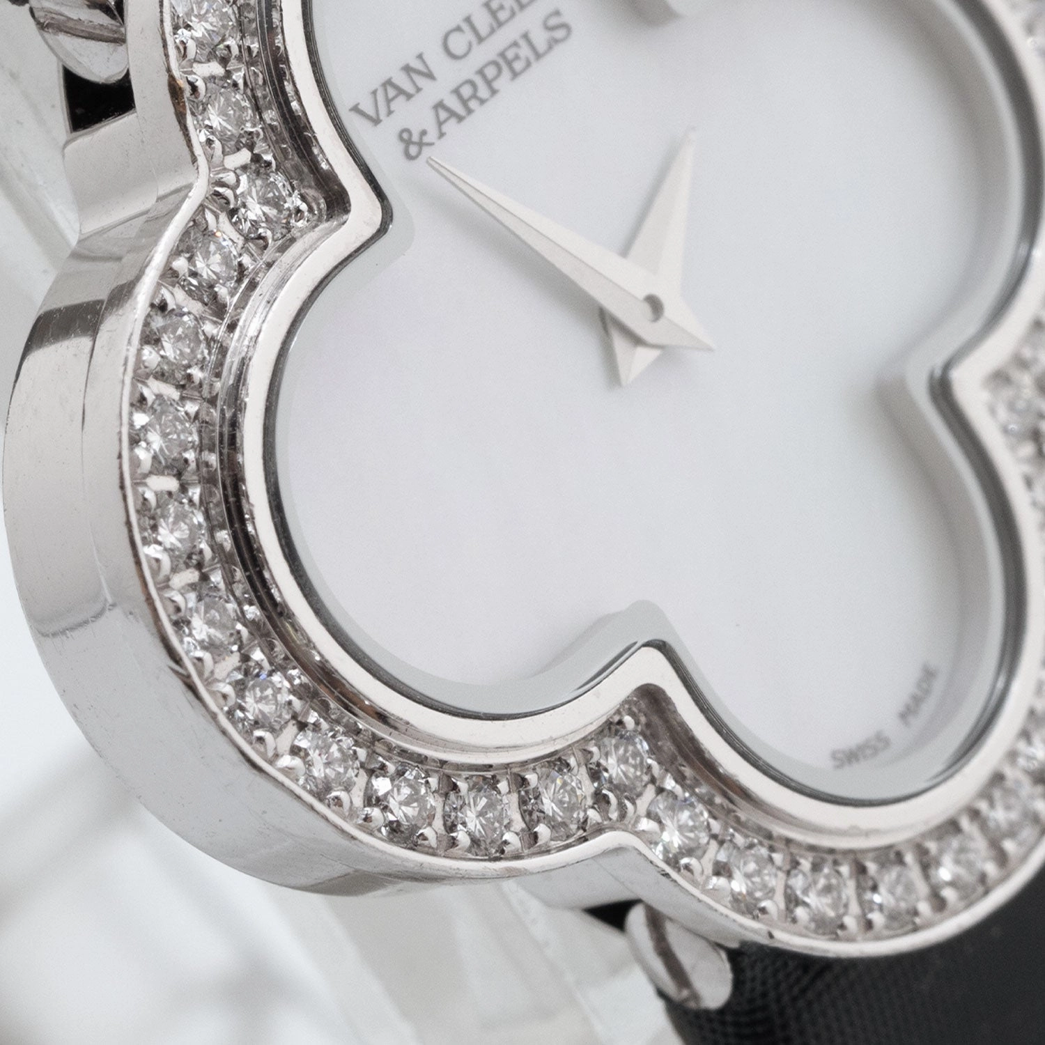 Alhambra Wristwatch 18K Whitegold Perlmutt Dial - HH59335