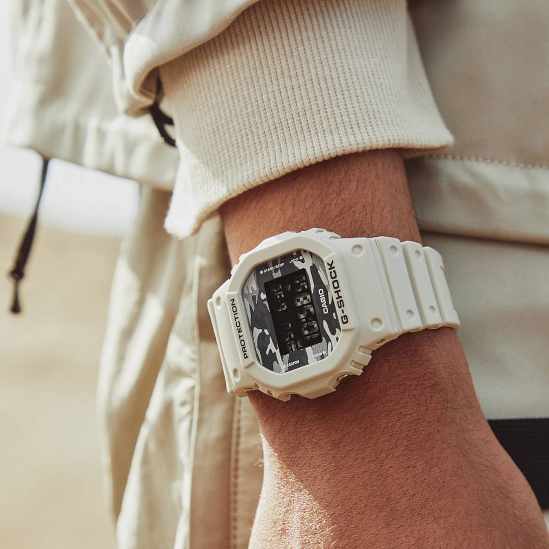Casio - DW-5600CA-8DR