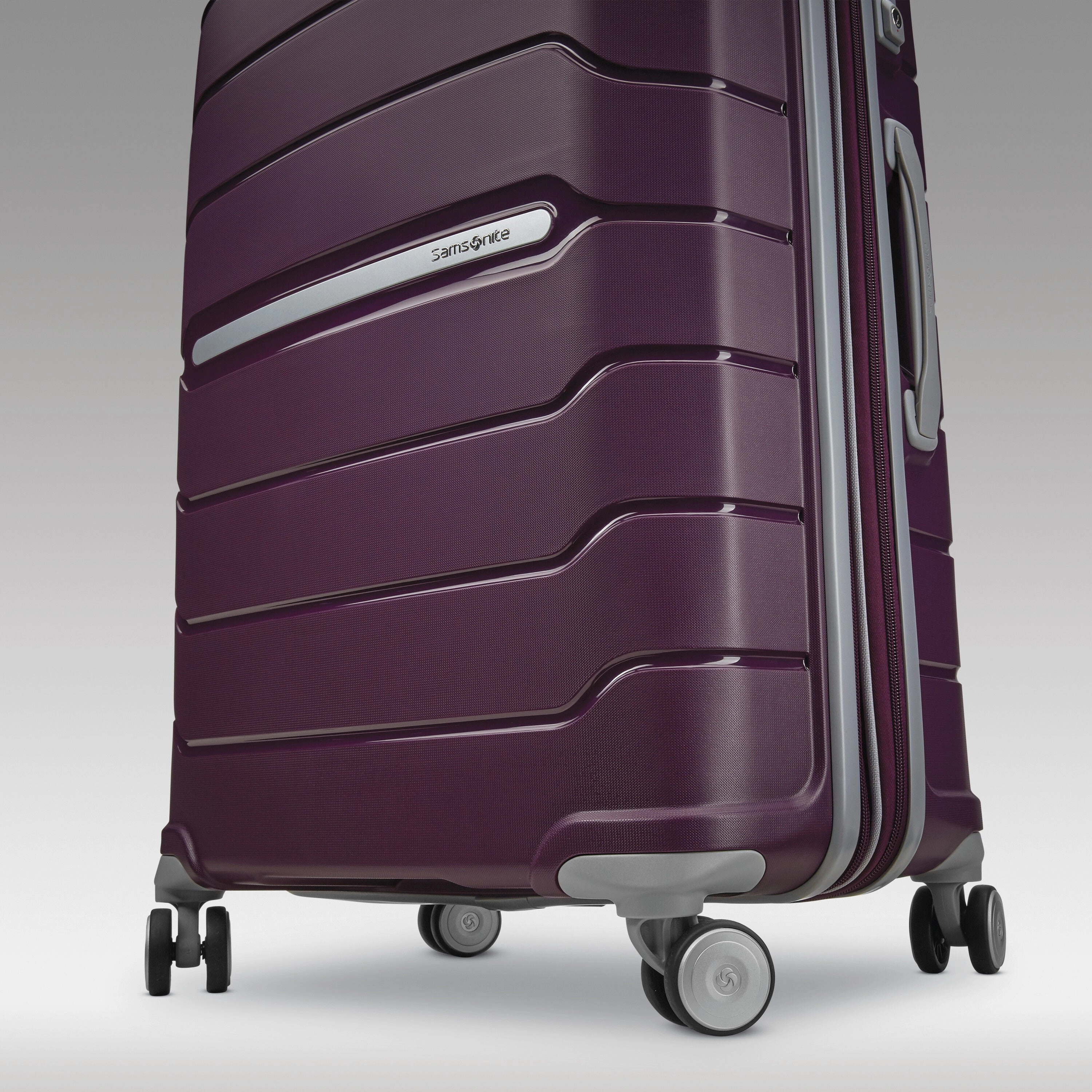 Freeform Carry-On Spinner 21"