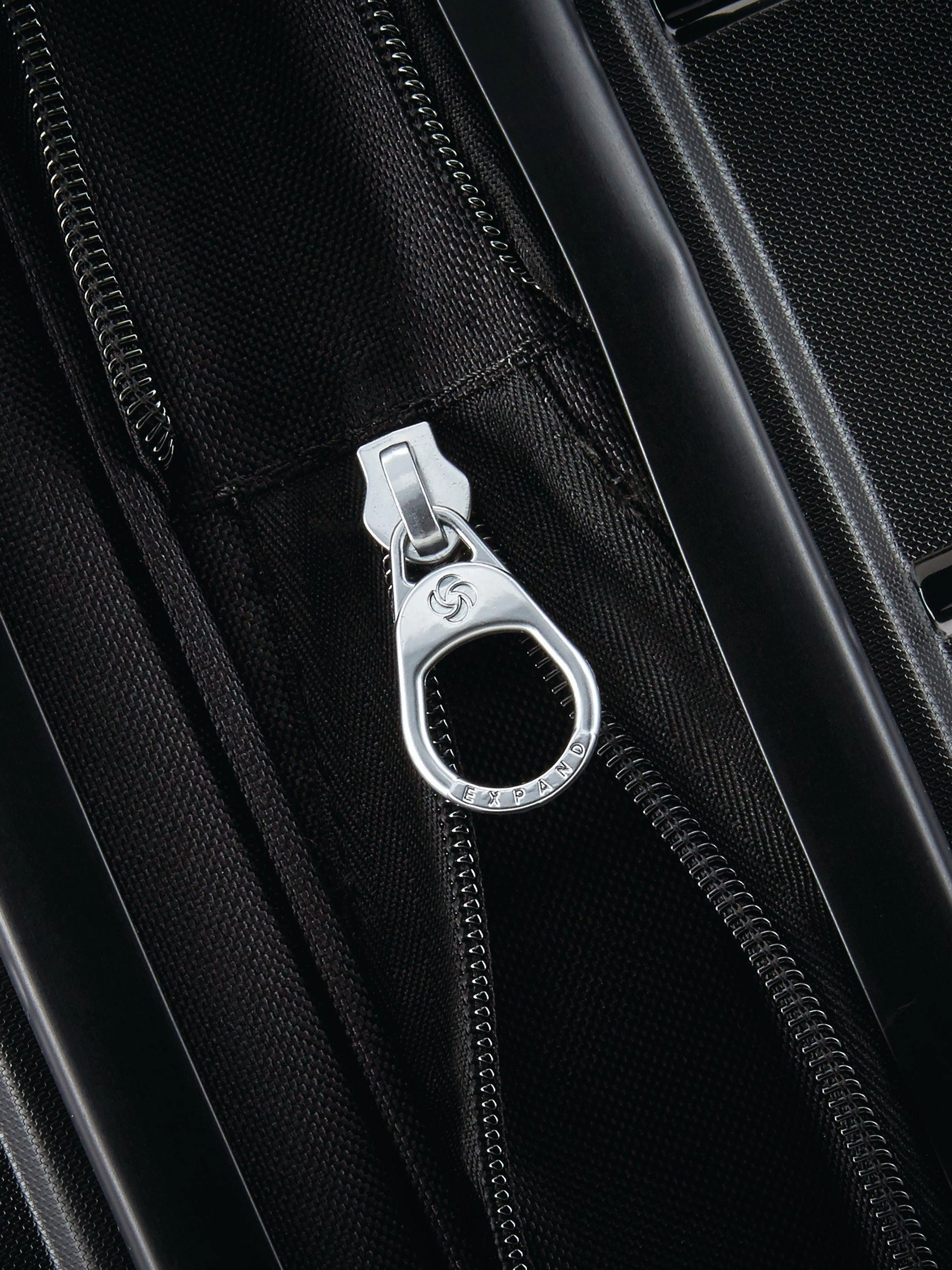 Freeform Carry-On Spinner 21"