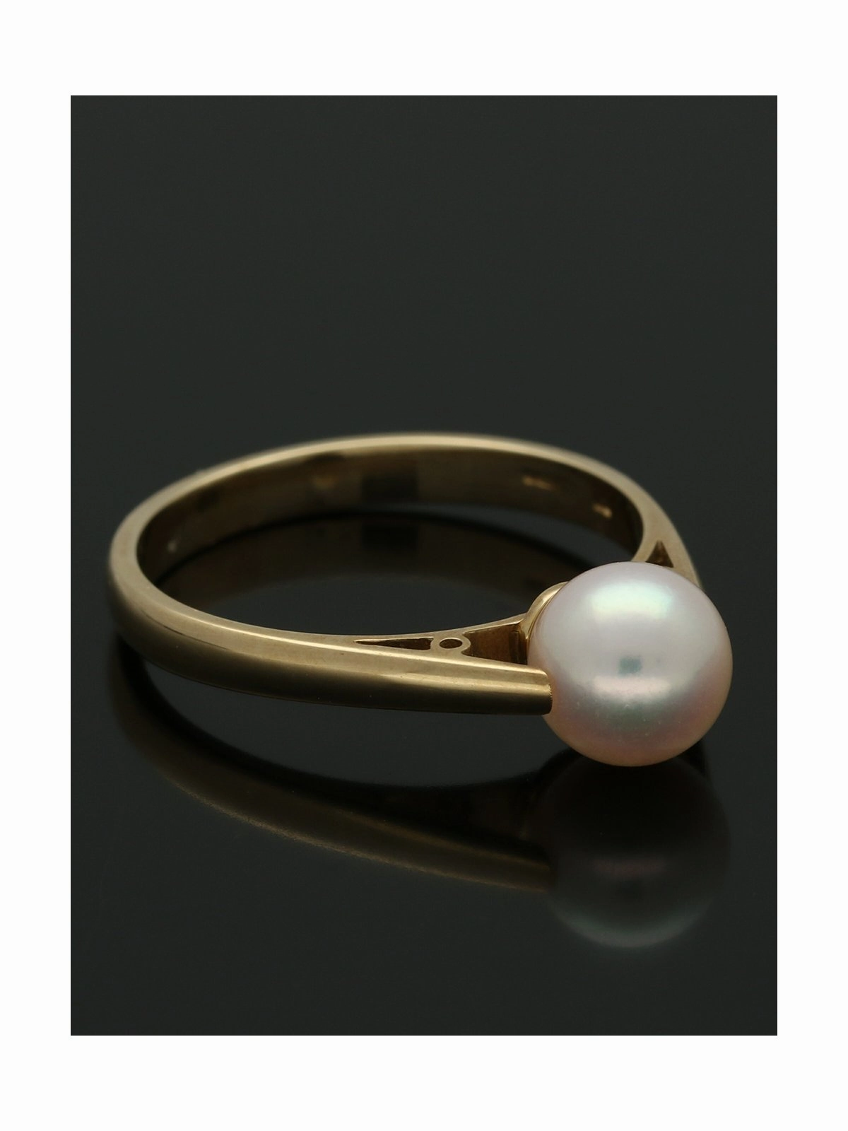 White Cultured Pearl Ring in 9ct Yellow Gold