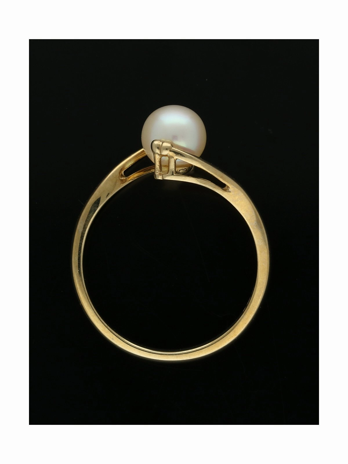 White Cultured Pearl Ring in 9ct Yellow Gold